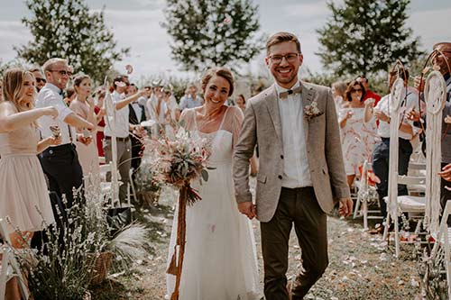 Isabell und Julian bei ihrer Vintage Hochzeit