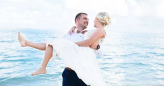 Eine Hochzeit am Strand eines exotischen Paradieses