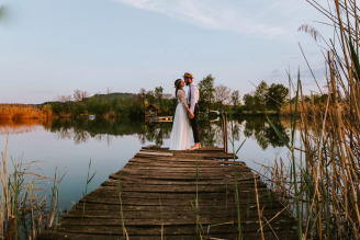 Grüne Hochzeit im rustikalen Flair