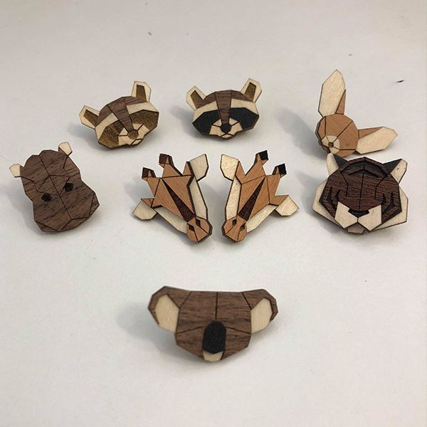 Holzbroschen mit Tier Motiven