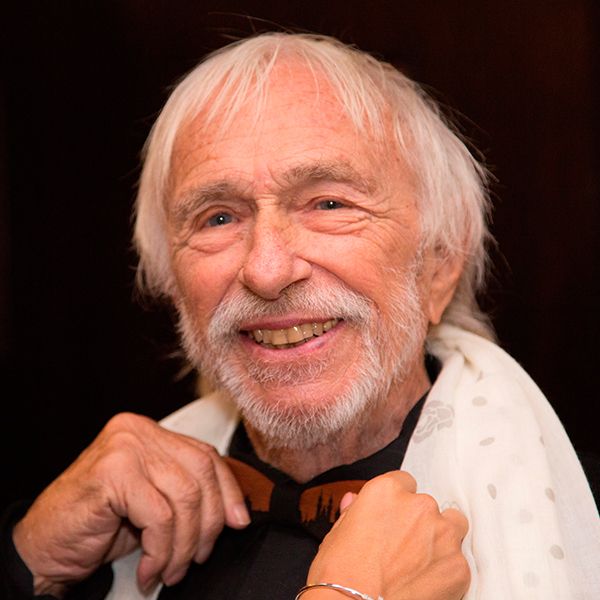 Pierre Richard mit der BeWooden Holzfliege