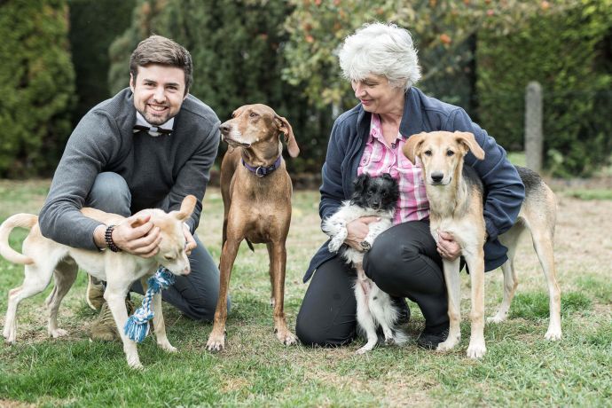 Unser Gründer Henrik Roth besucht den Tierschutzverein Hunde in Not 