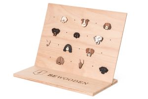 Brooches Stand Big – natural
