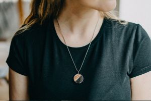 Medaillon  Apis Nox Necklace Medallion