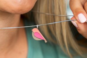 Holzanhänger Pink Bird Pendant