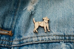 Holzbrosche Walking Lightdog Brooch