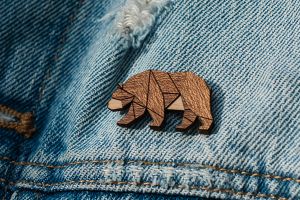 Holzbrosche Walking Bear Brooch