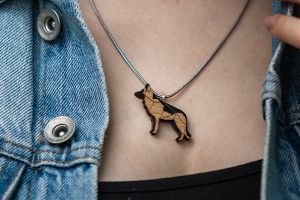 Holzanhänger Walking Shepherd Pendant