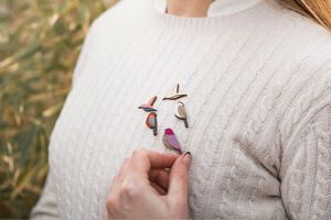 Holzbrosche Purple Cutebird Brooch