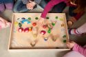 Spielbox mit Naturelementen