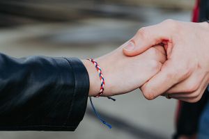 Strickarmband Trikolore in Nationalfarben