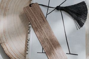 Lesezeichen aus Holz Turn The Page Bookmark