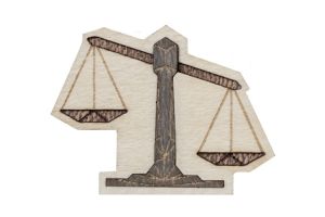 Holzbrosche Libra Brooch