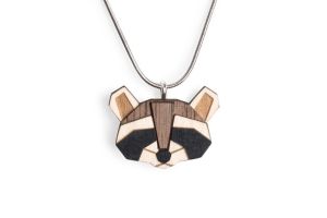 Holzanhänger Raccoon Pendant