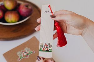 Holzlesezeichen Die Fuchs-Patin – Josef Lada ©