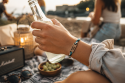 Geflochtenes Armband aus Kordel mit Holzelement Breeze