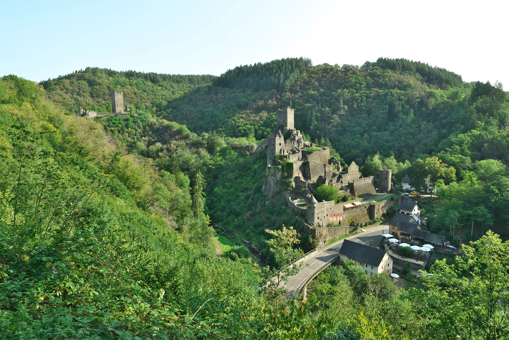 tinywow_ausflugsziele_eifel_manderscheider_burgen_6501571